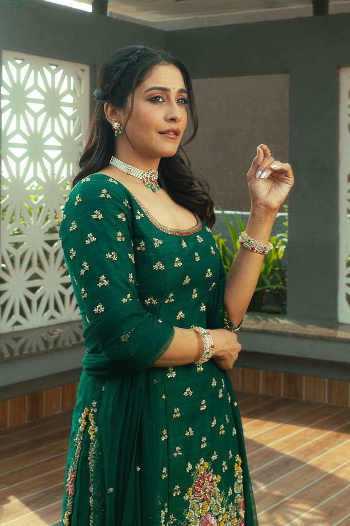 Regina Cassandra In Tarangita kurta set